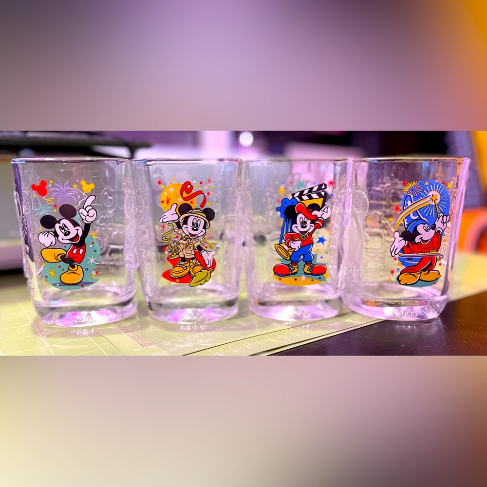 FULL SET - NEVER USED - 2000 McDonald’s Disney Commemorative Glasses